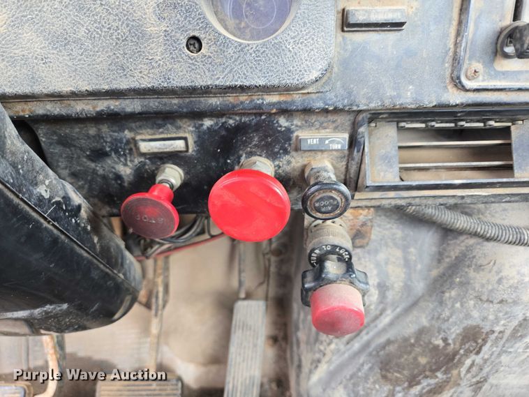 image for item ER5248 1987 International 1754 fuel / lube truck