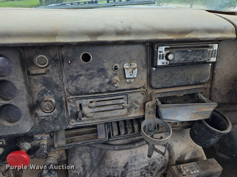 image for item ER5248 1987 International 1754 fuel / lube truck