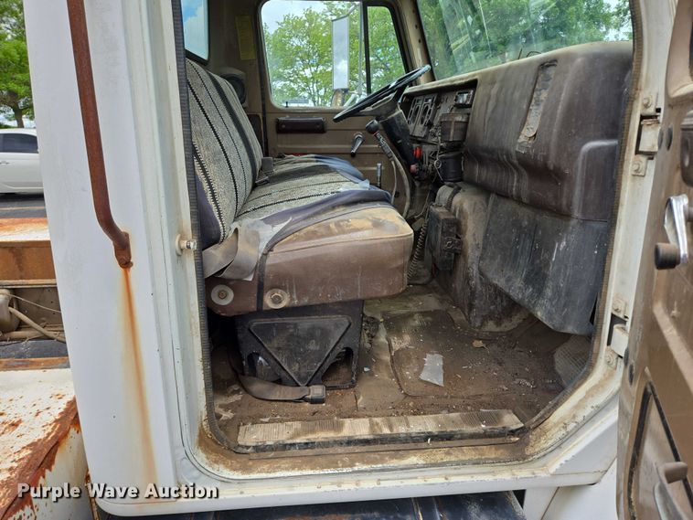 image for item ER5248 1987 International 1754 fuel / lube truck