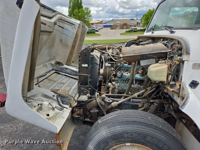 image for item ER5248 1987 International 1754 fuel / lube truck