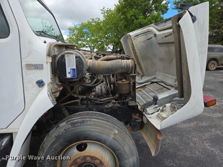 image for item ER5248 1987 International 1754 fuel / lube truck