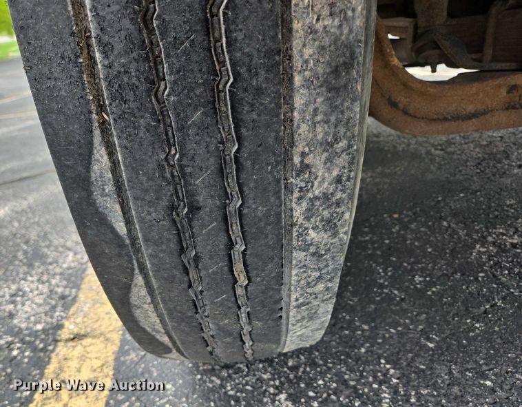 image for item ER5248 1987 International 1754 fuel / lube truck