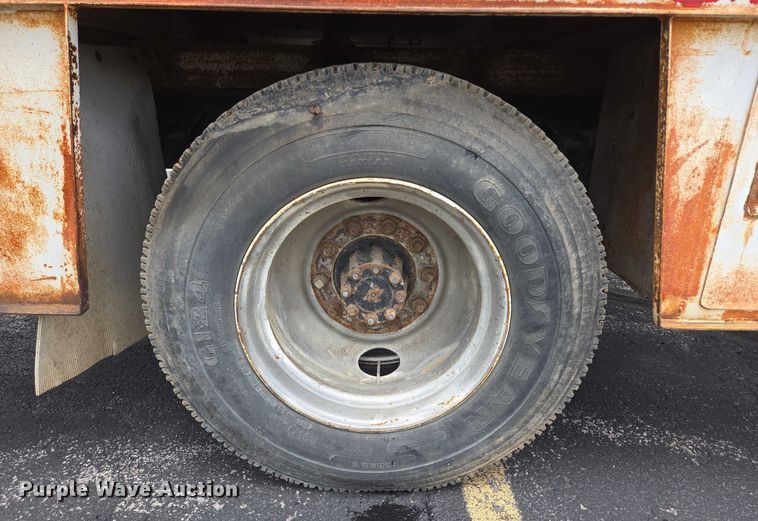 image for item ER5248 1987 International 1754 fuel / lube truck