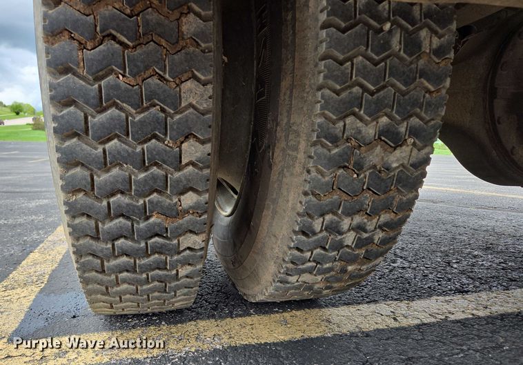 image for item ER5248 1987 International 1754 fuel / lube truck