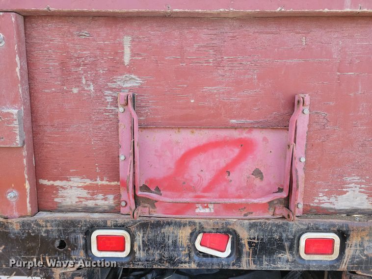 image for item NB9891 2015 Dodge Ram 5500 dump flatbed truck