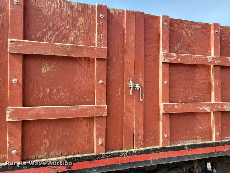 image for item NB9891 2015 Dodge Ram 5500 dump flatbed truck