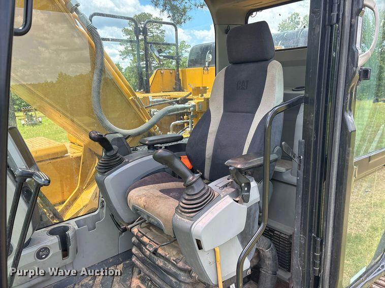 image for item ND9721 2019 Caterpillar 326F L excavator