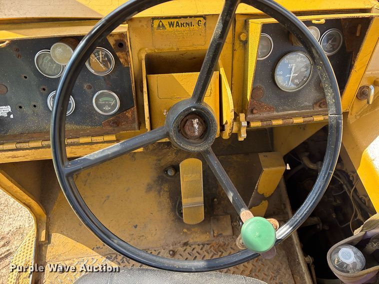 image for item ND9733 1986 Fiat-Allis 260-B conventional scraper 