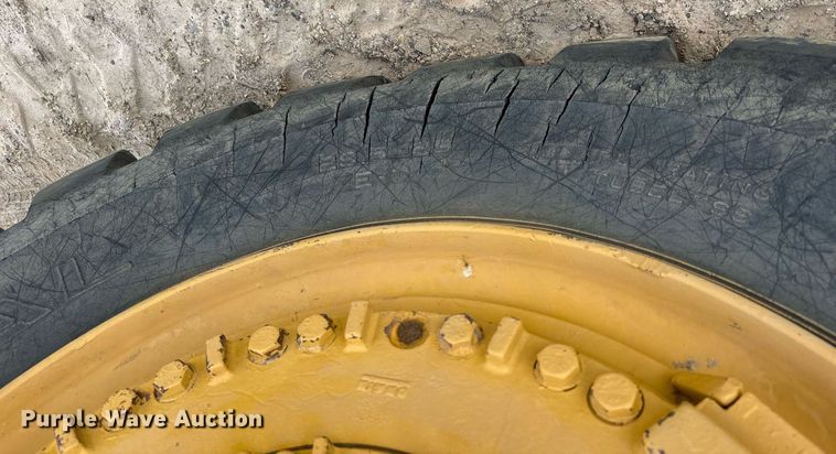 image for item ND9733 1986 Fiat-Allis 260-B conventional scraper 