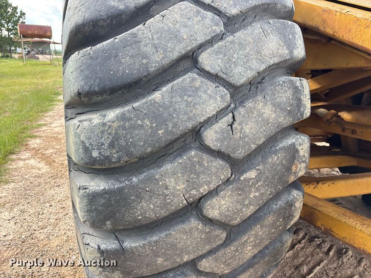 image for item ND9733 1986 Fiat-Allis 260-B conventional scraper 