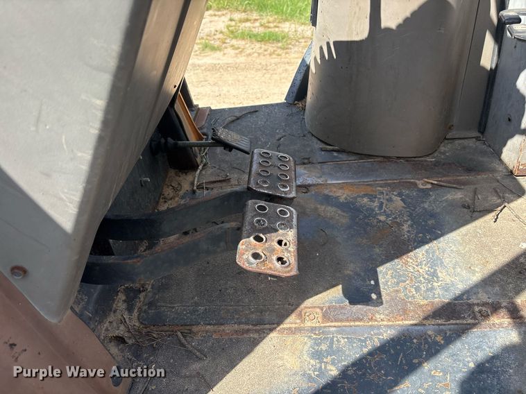 image for item ND9753 2005 Case 570 MXT landscape tractor