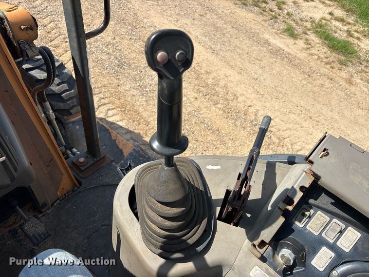 image for item ND9753 2005 Case 570 MXT landscape tractor