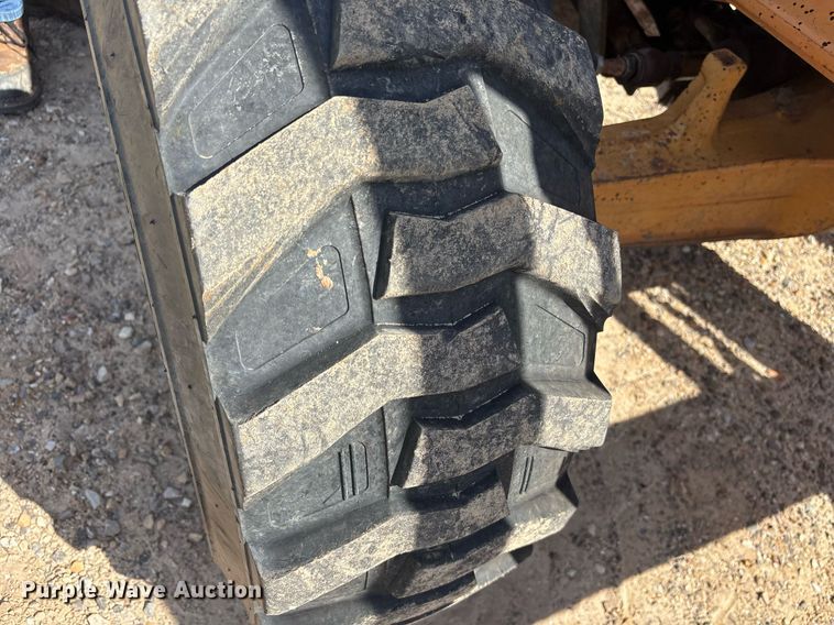 image for item ND9753 2005 Case 570 MXT landscape tractor