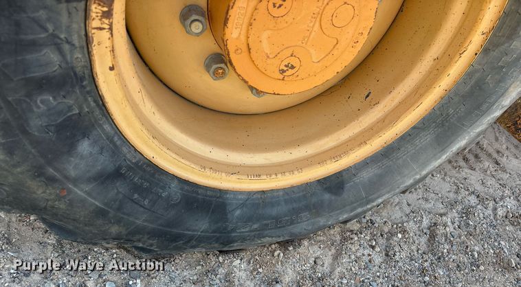 image for item ND9753 2005 Case 570 MXT landscape tractor