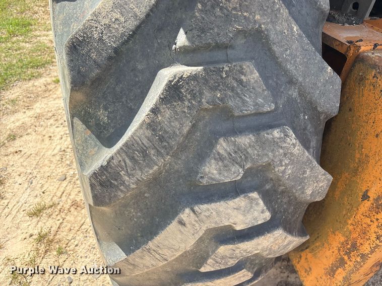 image for item ND9753 2005 Case 570 MXT landscape tractor