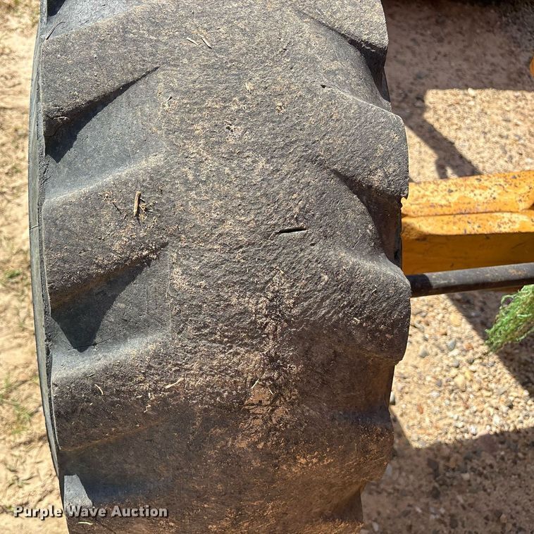 image for item ND9753 2005 Case 570 MXT landscape tractor