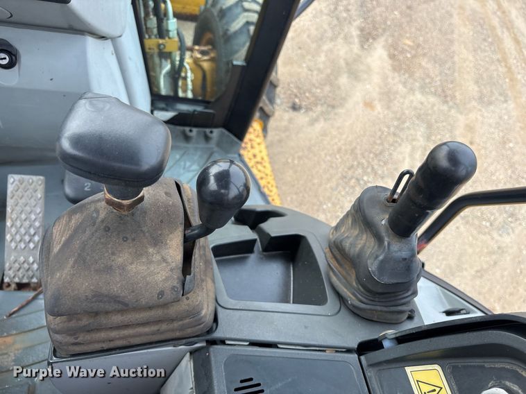 image for item ND9754 2011 Caterpillar 420E backhoe