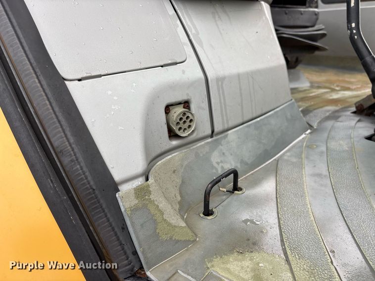 image for item ND9755 2012 Caterpillar 420E backhoe