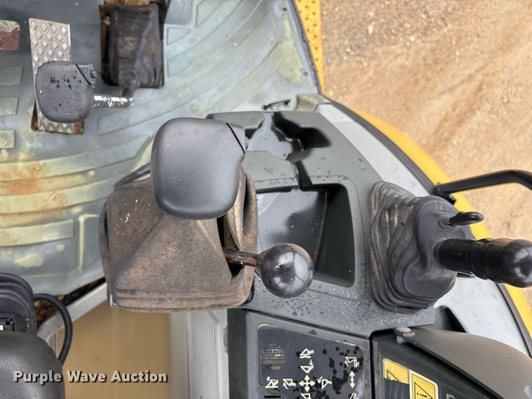 image for item ND9755 2012 Caterpillar 420E backhoe