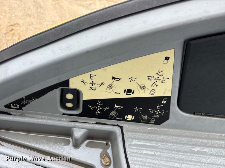 image for item ND9755 2012 Caterpillar 420E backhoe