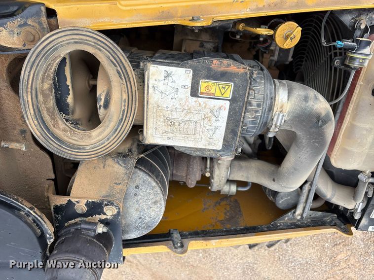 image for item ND9755 2012 Caterpillar 420E backhoe