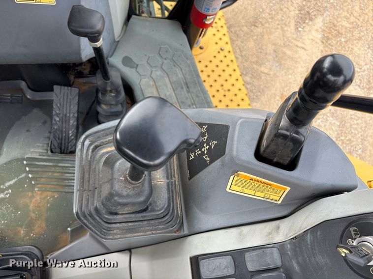 image for item ND9756 2016 Caterpillar 420F2 backhoe