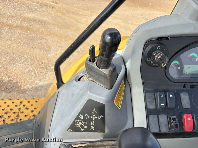 image for item ND9757 2016 Caterpillar 420F2 backhoe