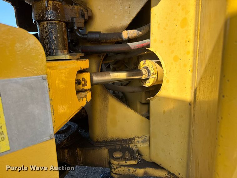 image for item NE9817 1993 Caterpillar 966F Series II wheel loader