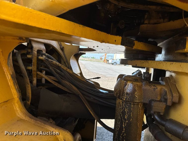 image for item NE9817 1993 Caterpillar 966F Series II wheel loader