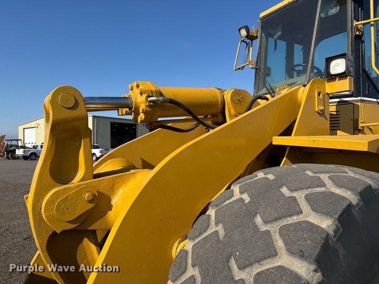 image for item NE9817 1993 Caterpillar 966F Series II wheel loader