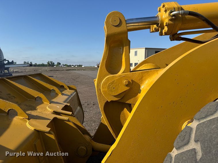 image for item NE9817 1993 Caterpillar 966F Series II wheel loader