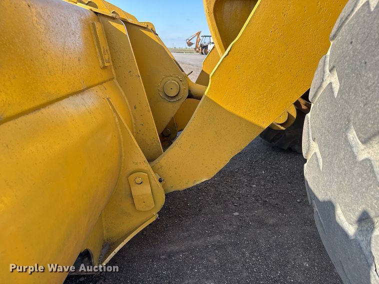 image for item NE9817 1993 Caterpillar 966F Series II wheel loader