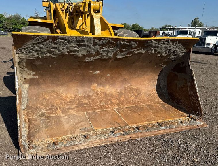 image for item NE9817 1993 Caterpillar 966F Series II wheel loader