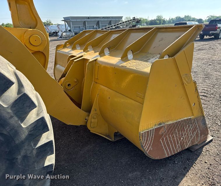 image for item NE9817 1993 Caterpillar 966F Series II wheel loader