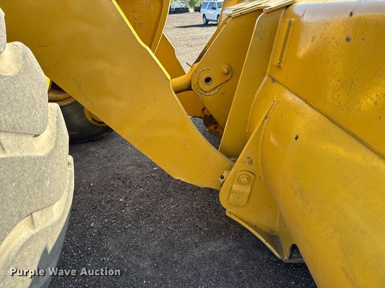 image for item NE9817 1993 Caterpillar 966F Series II wheel loader