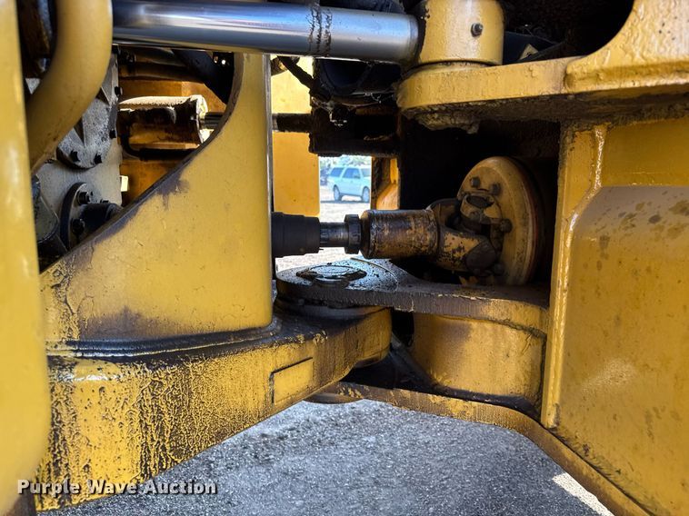 image for item NE9817 1993 Caterpillar 966F Series II wheel loader