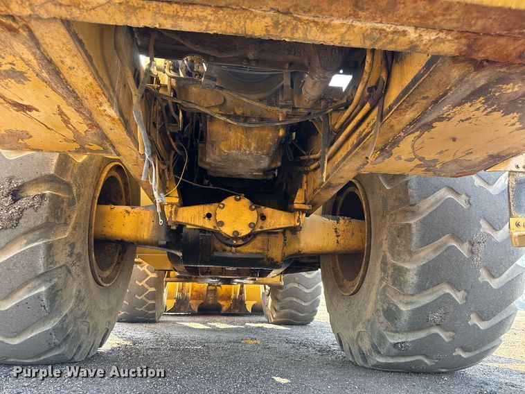 image for item NE9817 1993 Caterpillar 966F Series II wheel loader