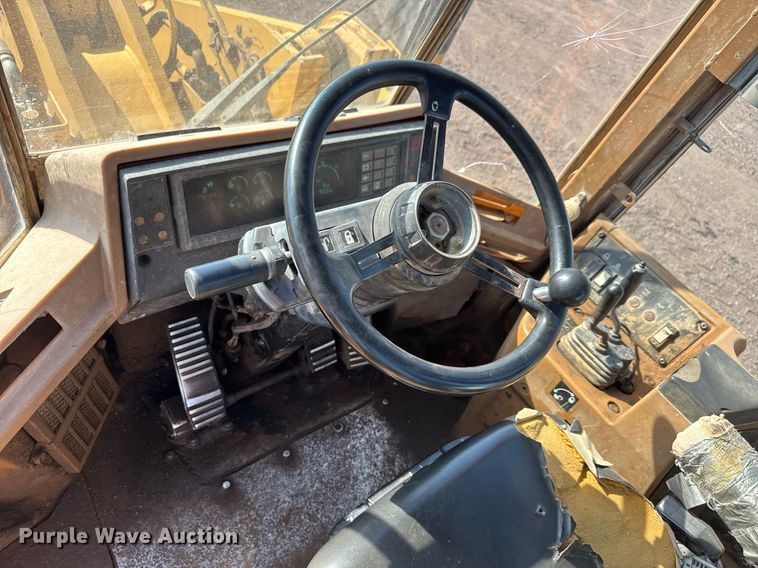 image for item NE9817 1993 Caterpillar 966F Series II wheel loader