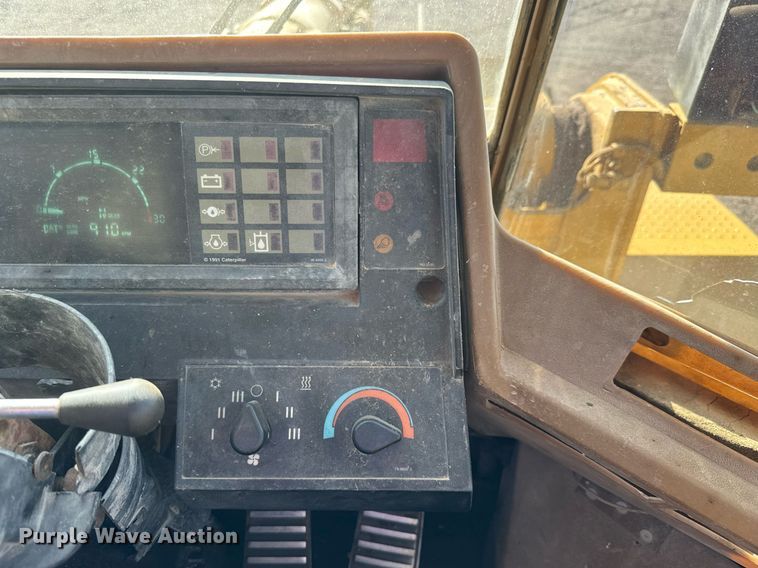 image for item NE9817 1993 Caterpillar 966F Series II wheel loader
