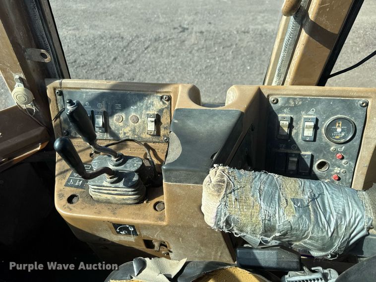 image for item NE9817 1993 Caterpillar 966F Series II wheel loader