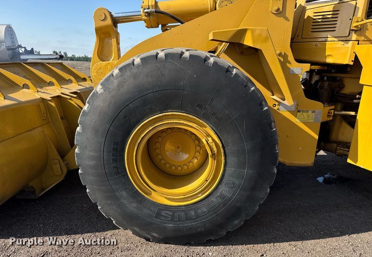 image for item NE9817 1993 Caterpillar 966F Series II wheel loader