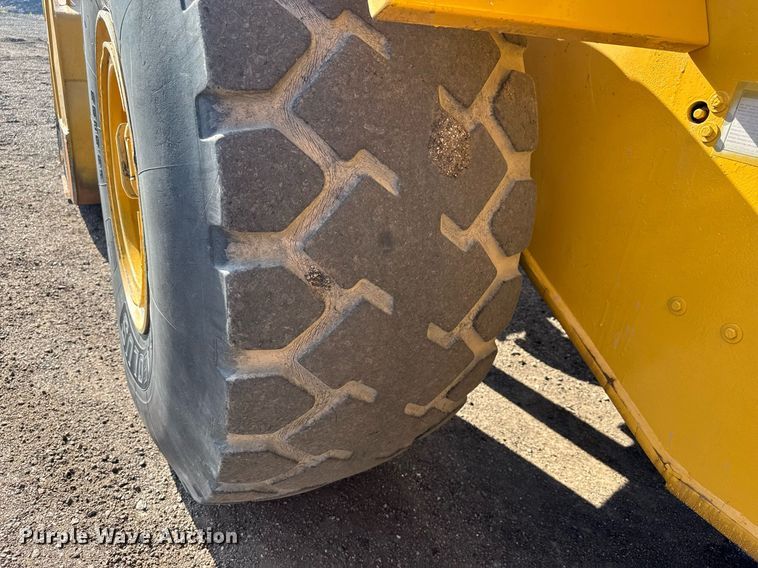 image for item NE9817 1993 Caterpillar 966F Series II wheel loader