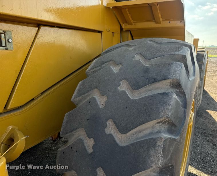 image for item NE9817 1993 Caterpillar 966F Series II wheel loader