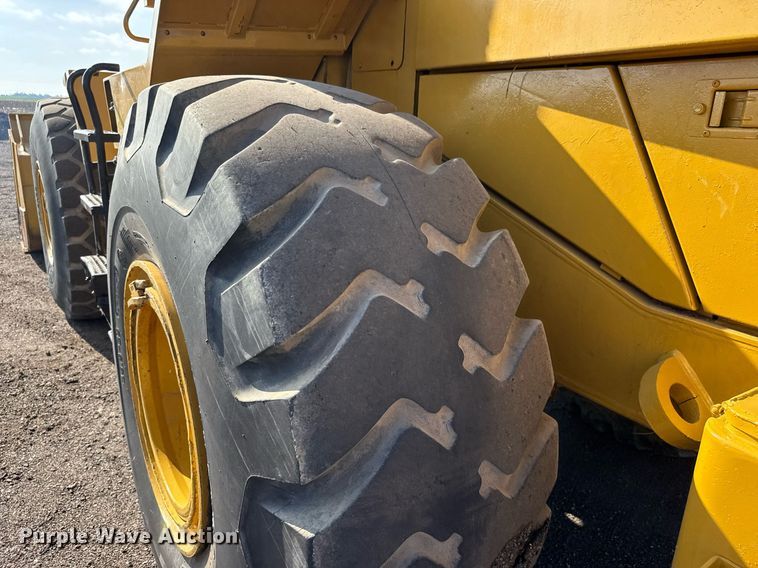 image for item NE9817 1993 Caterpillar 966F Series II wheel loader