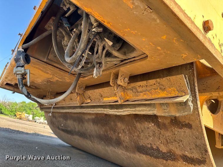 image for item NE9826 2011 Volvo DD118HF double drum vibratory roller