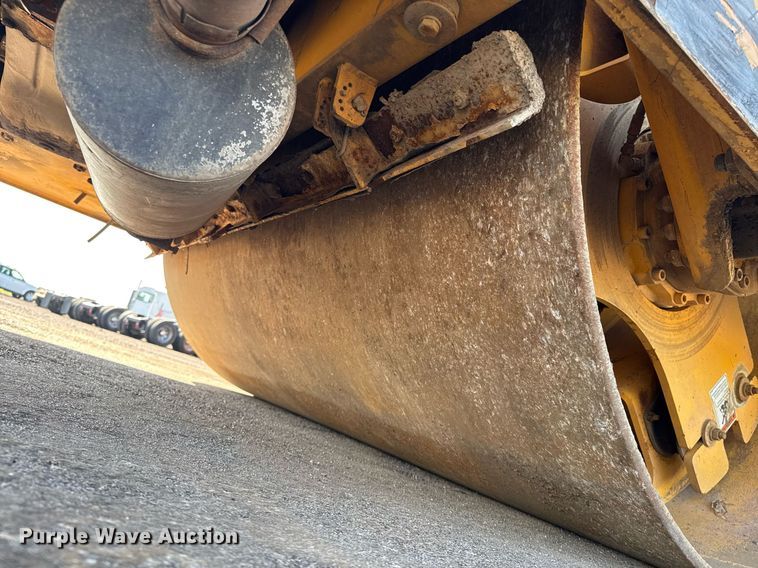 image for item NE9826 2011 Volvo DD118HF double drum vibratory roller