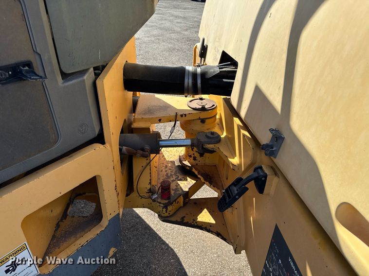 image for item NE9826 2011 Volvo DD118HF double drum vibratory roller