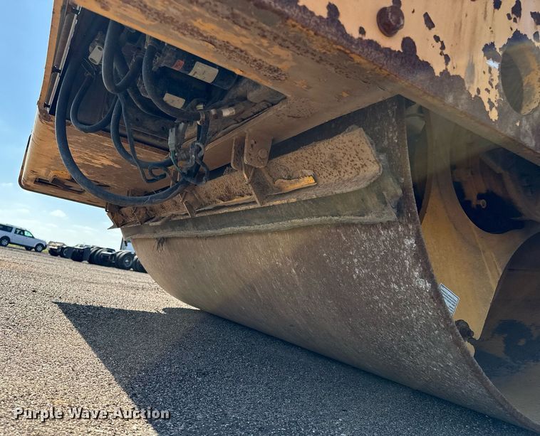 image for item NE9826 2011 Volvo DD118HF double drum vibratory roller