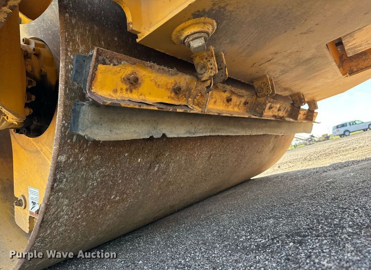 image for item NE9826 2011 Volvo DD118HF double drum vibratory roller