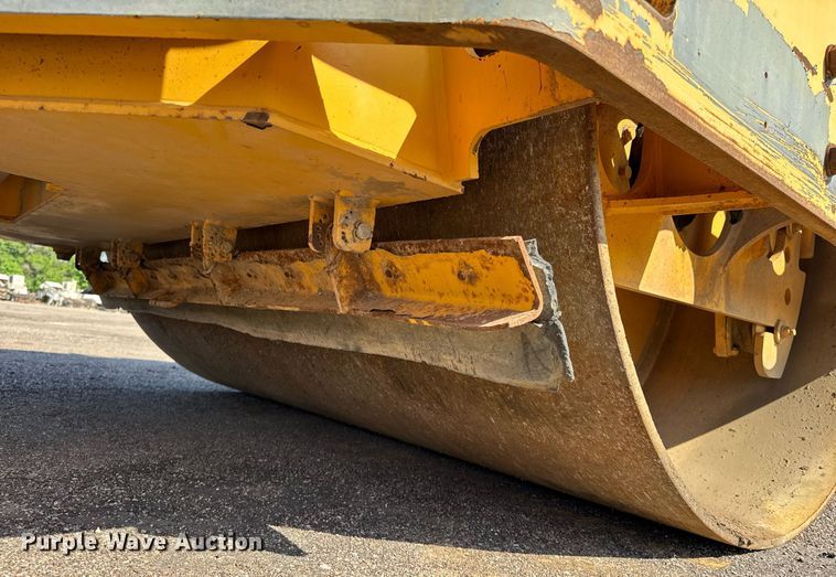 image for item NE9826 2011 Volvo DD118HF double drum vibratory roller